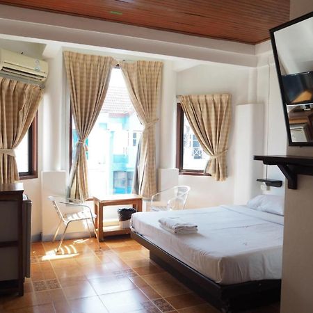 Relax Guesthouse Patong Extérieur photo