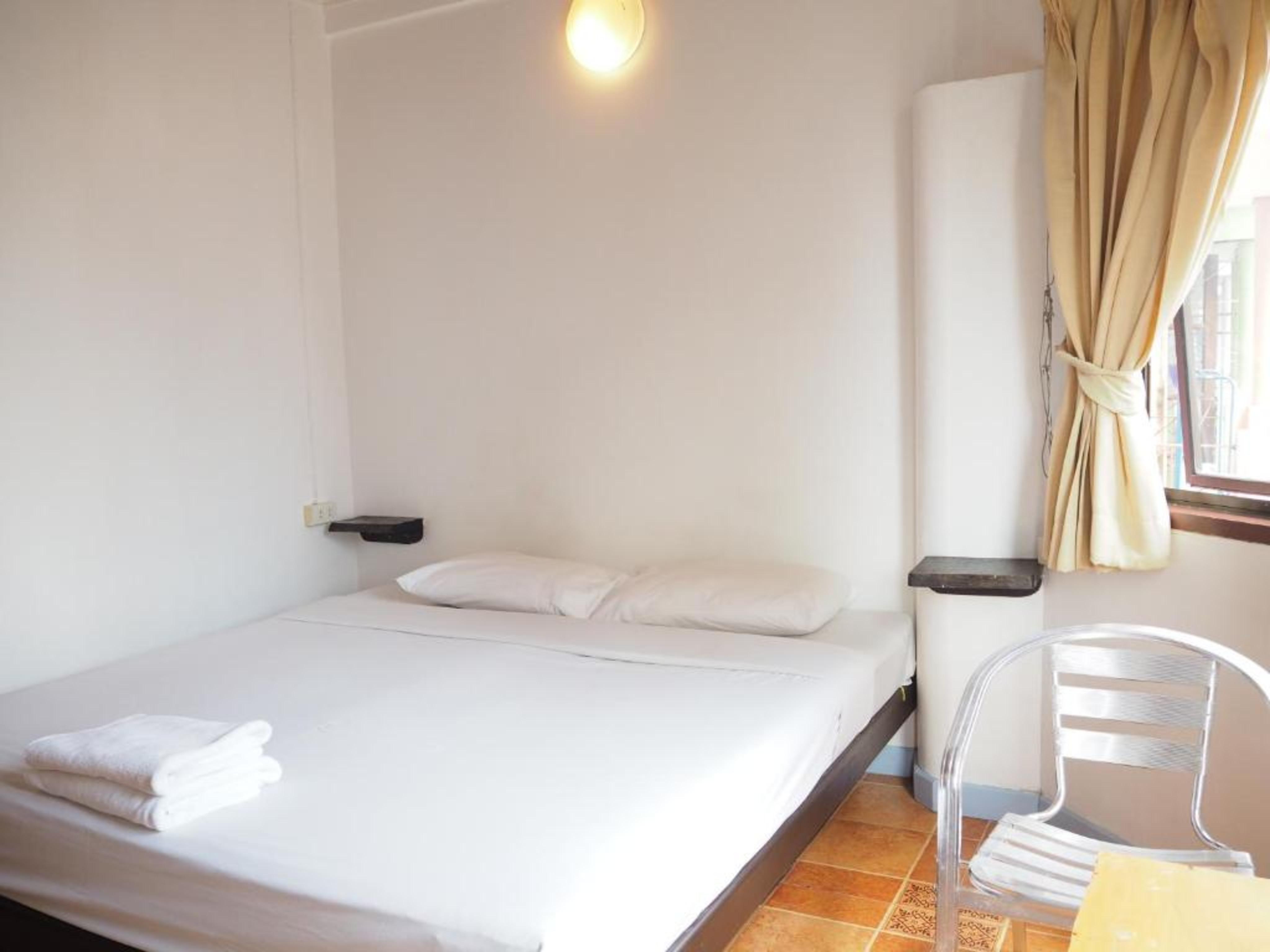 Relax Guesthouse Patong Extérieur photo